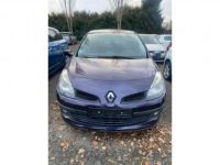 Renault Clio 1.6i 16V - 110 III BERLINE Dynamique PHASE 1 - <small></small> 3.490 € <small>TTC</small> - #1