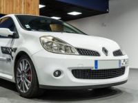 Renault Clio 2.0i 16V - 200 III BERLINE Sport F1 Team PHASE 1 - <small></small> 19.900 € <small>TTC</small> - #14