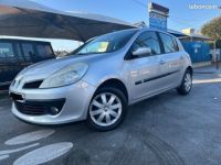 Renault Clio 3 1.6L i 111CV BOÎTE AUTO - <small></small> 5.490 € <small>TTC</small> - #1