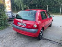 Renault Clio II 1.2 16V 1149cm3 75cv  - <small></small> 3.300 € <small>TTC</small> - #12