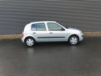 Renault Clio ii phase 2 1.2 75 confort authentique . 5 pts - <small></small> 4.990 € <small>TTC</small> - #4