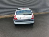 Renault Clio ii phase 2 1.2 75 confort authentique . 5 pts - <small></small> 4.990 € <small>TTC</small> - #23