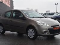 Renault Clio III 1.2 16V 75CH ALIZE 3P - <small></small> 5.990 € <small>TTC</small> - #20