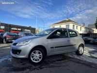 Renault Clio III 1.2 16V 75CH AUTHENTIQUE 3P - <small></small> 4.490 € <small>TTC</small> - #7