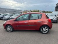 Renault Clio III 1.2 16V 75CH AUTHENTIQUE 5P - <small></small> 3.499 € <small>TTC</small> - #8