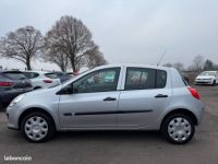 Renault Clio III 1.2 16V Authentique - <small></small> 3.999 € <small>TTC</small> - #2