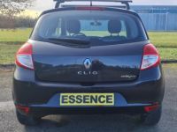 Renault Clio III 1.2i 16V 75ch (5 cv) - BVM5 3 Portes Noir eco2 Yahoo 2012 - <small></small> 6.990 € <small>TTC</small> - #4