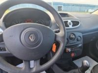 Renault Clio III 1.2i 16V 75ch (5 cv) - BVM5 3 Portes Noir eco2 Yahoo 2012 - <small></small> 6.990 € <small>TTC</small> - #13