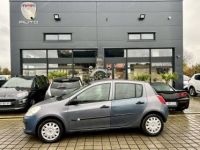 Renault Clio III 1.4 16V 98CH - <small></small> 3.990 € <small>TTC</small> - #1