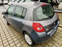 Renault Clio III 1.4 16V 98CH - <small></small> 3.990 € <small>TTC</small> - #3