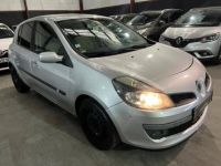 Renault Clio III 1.5 dCi 85ch Luxe Dynamique 5p - <small></small> 3.490 € <small>TTC</small> - #3