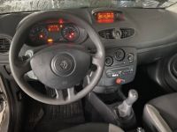 Renault Clio III (B/C85) 1.5 dCi 70ch Authentique 5p - <small></small> 3.990 € <small>TTC</small> - #2