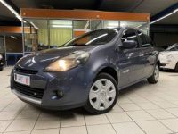 Renault Clio III (B/C85) 1.5 dCi 90ch Dynamique TomTom 3p - <small></small> 4.690 € <small>TTC</small> - #1