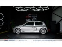 Renault Clio RS 3.0i V6 II V6 BERLINE V6 PHASE 2 - <small></small> 72.900 € <small>TTC</small> - #62