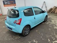 Renault Twingo 1.2 16V 75 CV AUTHENTIQUE / 1E MAIN / REGUL / CLIM / BLEUTOOTH / DISTRI24 / GTIE 12M - <small></small> 5.490 € <small>TTC</small> - #2