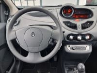 Renault Twingo 1.2 16V 75 CV EXPRESSION / 1E MAIN / CLIM / REGUL / DISTRI 2024 /SUIVI FULL /GTIE 12M - <small></small> 6.490 € <small>TTC</small> - #19