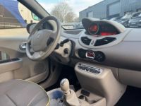 Renault Twingo II (C44) 1.2 LEV 16v 75ch Privilège eco² - <small></small> 7.990 € <small>TTC</small> - #19