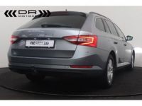 Skoda Superb COMBI 1.6CRTDI DSG7 AMBITION - NAVI APPLE CARPLAY/ANDROID LED LEDER - <small></small> 19.495 € <small>TTC</small> - #2