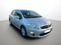 Toyota Auris Hybride 136h dynamique 17 - <small></small> 9.990 € <small>TTC</small> - #2