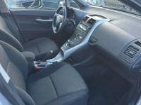 Toyota Auris Hybride 136h dynamique 17 - <small></small> 9.990 € <small>TTC</small> - #6