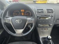 Toyota Avensis 126 D-4D Executive LEGEREMENT GRELE - <small></small> 4.490 € <small>TTC</small> - #9