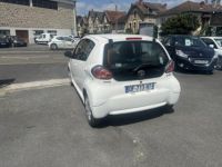 Toyota Aygo 1.0 VVT-i Dynamic + clim - <small></small> 7.990 € <small>TTC</small> - #3