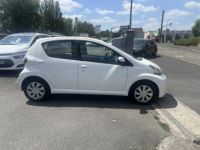 Toyota Aygo 1.0 VVT-i Dynamic + clim - <small></small> 7.990 € <small>TTC</small> - #6