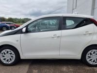 Toyota Aygo X-Play 5P 1.0 VVTI 72 CV / 1E MAIN / SUIVI COMPLET / CAMERA / CLIM / GTIE 12 MOIS - <small></small> 9.490 € <small>TTC</small> - #7