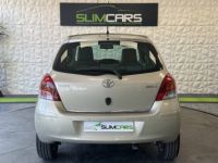 Toyota Yaris II 100 VVT-i Start&Stop Lounge 3p - <small></small> 8.990 € <small>TTC</small> - #4