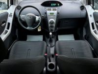 Toyota Yaris II 1.3 VVT-i 87 Cv PREMIERE MAIN / 5 PORTES CLIMATISATION BLUETOOTH - GARANTIE 1 AN - <small></small> 6.770 € <small>TTC</small> - #8