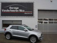 Volkswagen T-Roc 1.5 TSI CARPLAY, ADAPTIEVE CRUISE, PARKEERSENSOREN - <small></small> 25.200 € <small>TTC</small> - #1