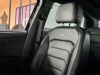 Volkswagen Tiguan Black R-Line 2.0 TDI 150 ch DSG7 Toit panoramique ouvrant Virtual Cockpit Sièges électriques chauffants - <small></small> 25.490 € <small>TTC</small> - #32