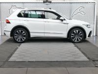 Volkswagen Tiguan NEW eHYBRID 245CH R-LINE EXCLUSIVE DSG 1°MAIN FRANCAIS TVA RECUPERABLE pack ja20 attelage xenon gps virtual cockpit key less go TOIT PANORAMQUE CAMERA - <small></small> 39.950 € <small>TTC</small> - #3