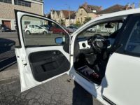 Volkswagen Up UP! 1.0i - 75 Bva Club Gps + Radar AR + Clim - <small></small> 9.990 € <small>TTC</small> - #39