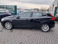 Volvo V40 2.0 T2 Eco Kinetic-TOIT.PANO-CUIR-GPS-BLUETOOTH- - <small></small> 14.990 € <small>TTC</small> - #4