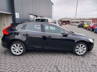 Volvo V40 2.0 T2 Eco Kinetic-TOIT.PANO-CUIR-GPS-BLUETOOTH- - <small></small> 14.990 € <small>TTC</small> - #8