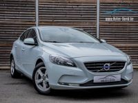 Volvo V40 T3 1.6i  - 1STE EIGENAAR - HISTORIEK - PARKEERSENSOREN - AIRCO - CRUISECONTROL - <small></small> 12.499 € <small>TTC</small> - #1