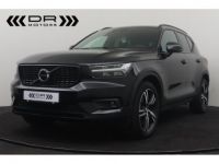 Volvo XC40 T4 RECHARGE GEARTRONIC R DESIGN - NAVI LED PANODAK HARMAN KARDON - <small></small> 28.995 € <small>TTC</small> - #1