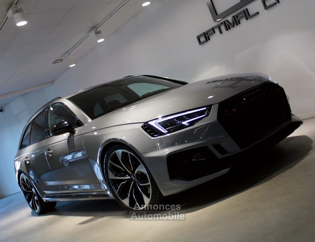 Audi RS4 / Keyless / Sièges massants / Echappement sport