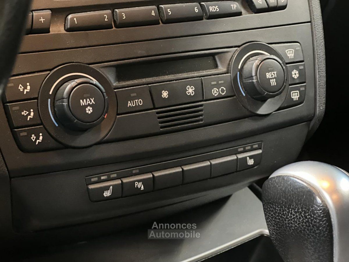 Élégant porte-gobelet radio double din pour le confort de la voiture