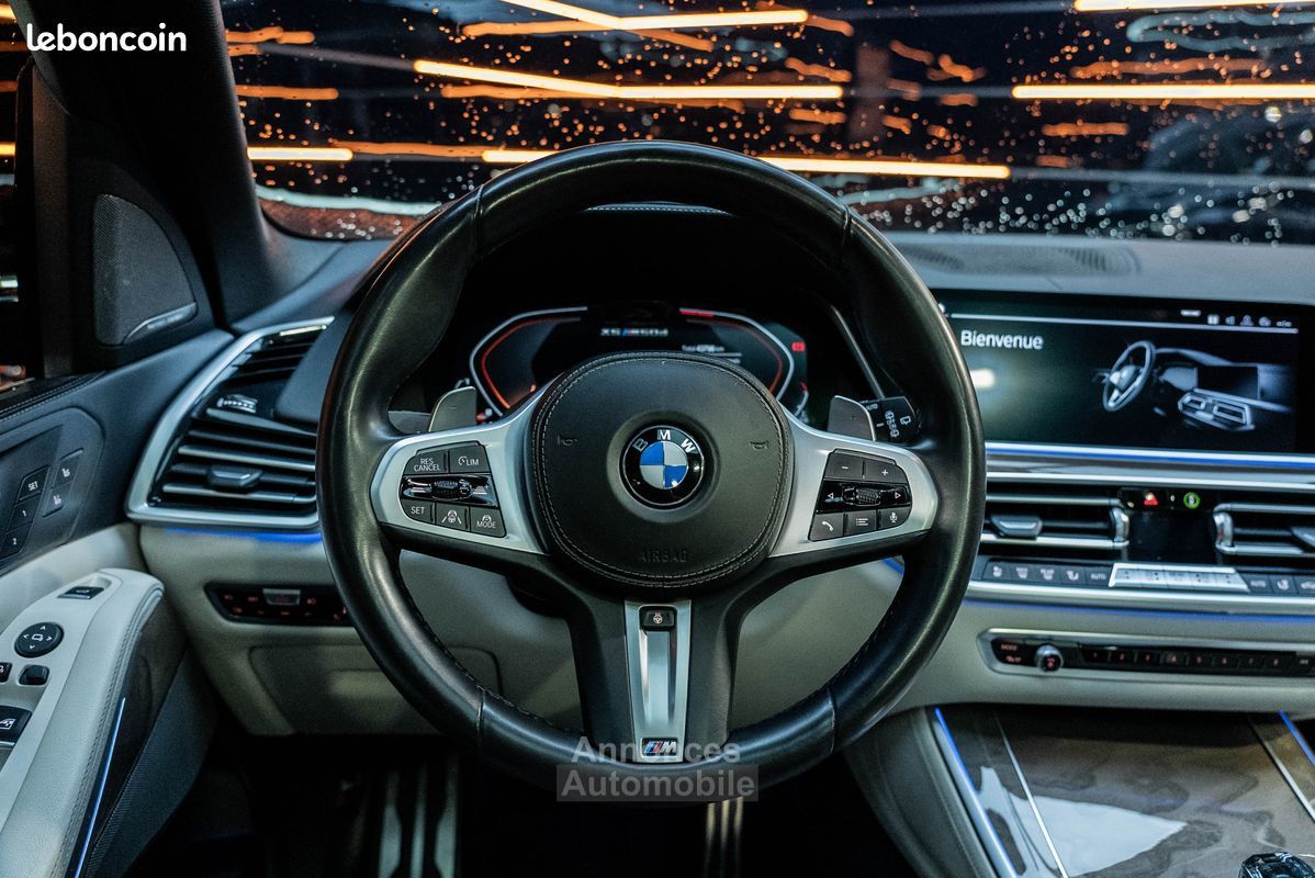 BMW X5 2018 étroit Du Volant Et Du Tableau De Bord Détails Modernes  D'intérieur De Voiture Détailler De Voiture Boutons De Contrô Photo stock  éditorial - Image du luxueux, véhicule: 114165633