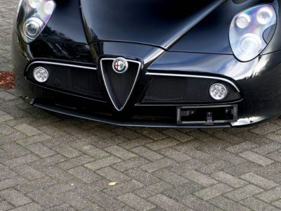 Alfa Romeo 8C Competizione 4.7-liter V8 engine 450 HP  - 17