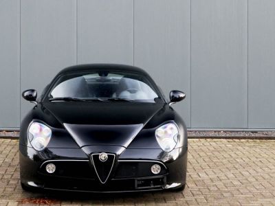 Alfa Romeo 8C Competizione 4.7-liter V8 engine 450 HP  - 19