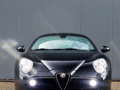 Alfa Romeo 8C Competizione 4.7-liter V8 engine 450 HP  - 24