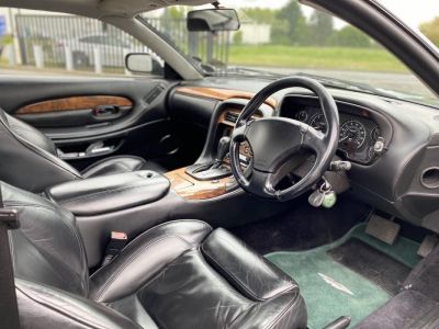 Aston Martin DB7 Vantage Coupé 5.9L V12 416 CH BVA 5 RHD Historique Complet  - 9