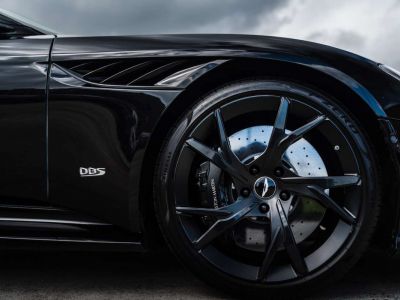 Aston Martin DBS Superleggera Onyx Black Carbon 360°  - 8
