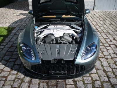 Aston Martin V12 Vantage  - 11