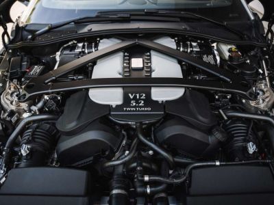 Aston Martin Vantage V12 Roadster 1 of 249 Aluminite Silver  - 30