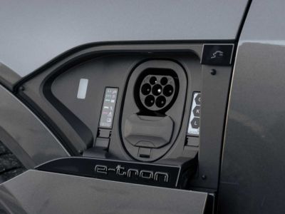 Audi Q8 e-tron 55 S-line Sportseats 21' Pano B&0  - 9