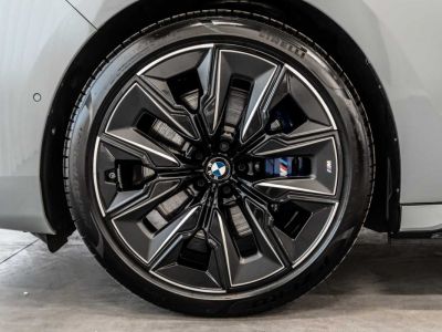 BMW i7 xDrive60 M Sport Executive TV ACC Bowers Crystal  - 47